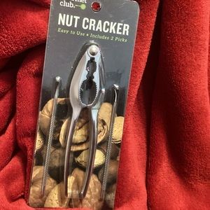 New Gourmet Club nut cracker set with 2 picks